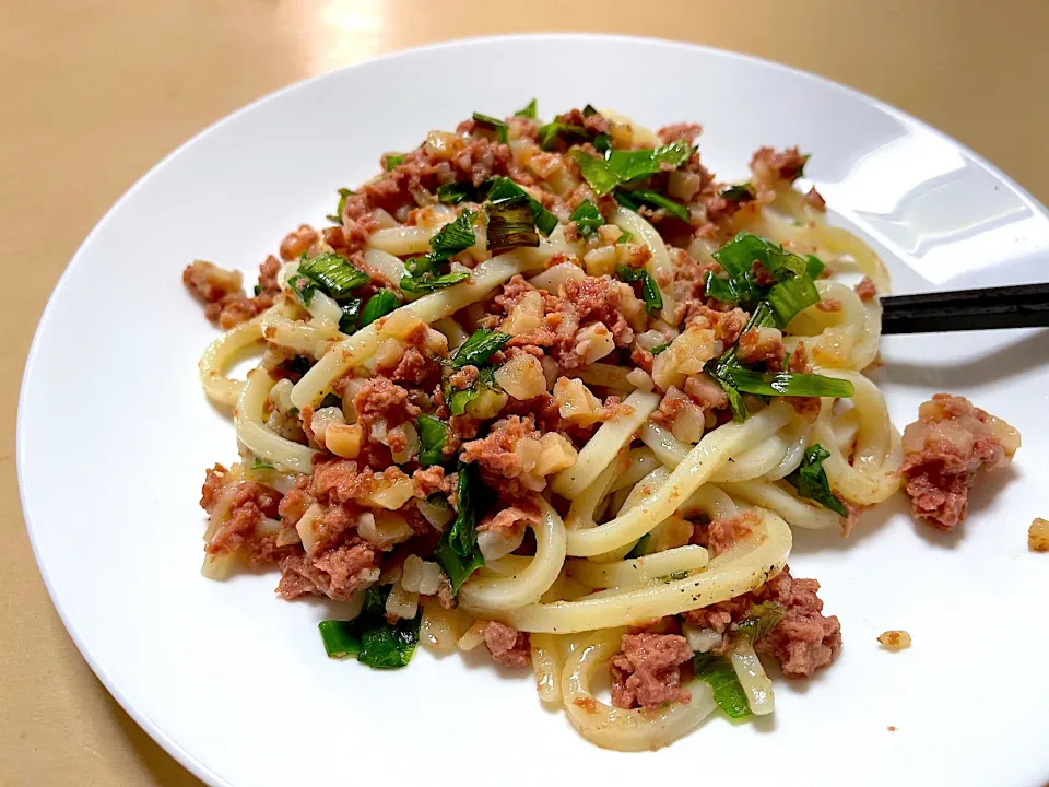 Snapdishの料理写真:ホーメル　コンビーフハッシュ焼うどん|マハロ菊池さん