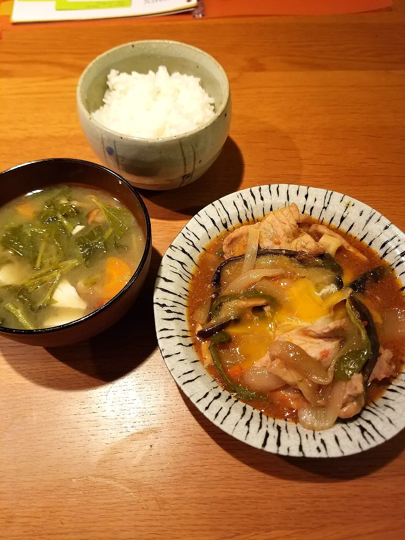 豚肉と夏野菜のスタミナ丼卵黄のせ|misuzvさん