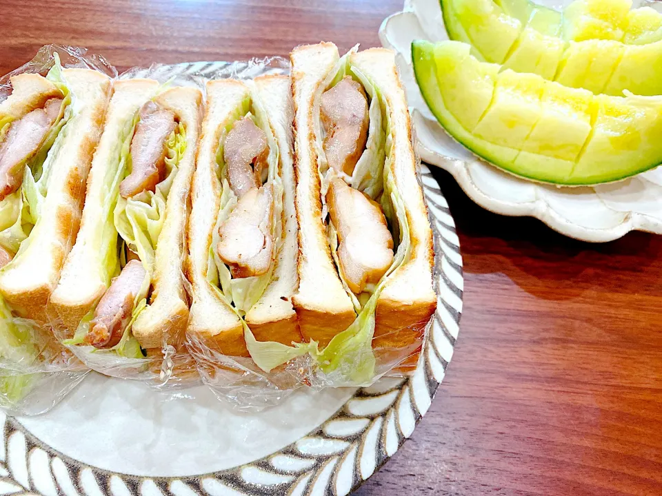 Snapdishの料理写真:照り焼きチキンサンド|さやちゃんさん