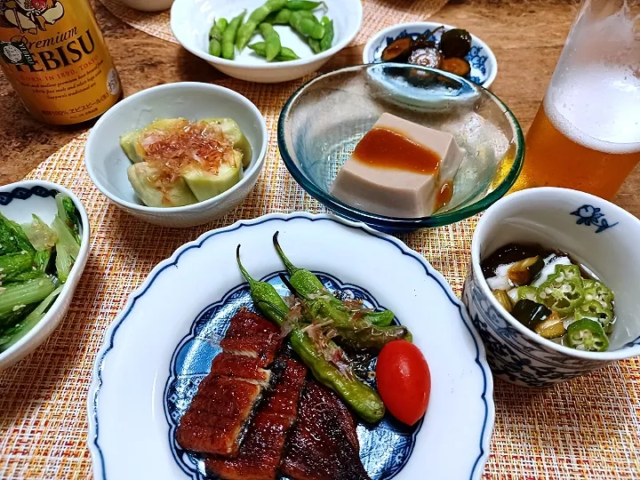 Snapdishの料理写真:鰻丼の前にちょっとヱビス麦酒|ぱいんてーるさん