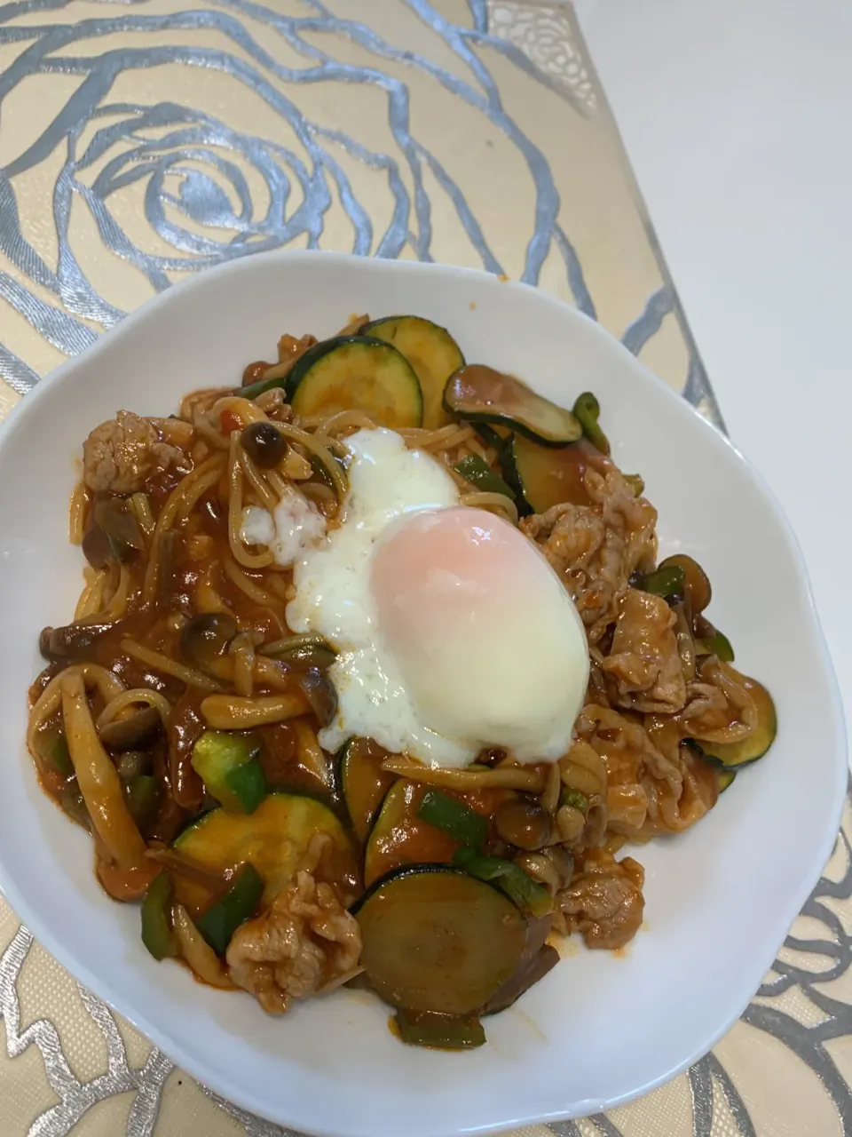 ズッキーニと豚肉トマトパスタ|卍さん