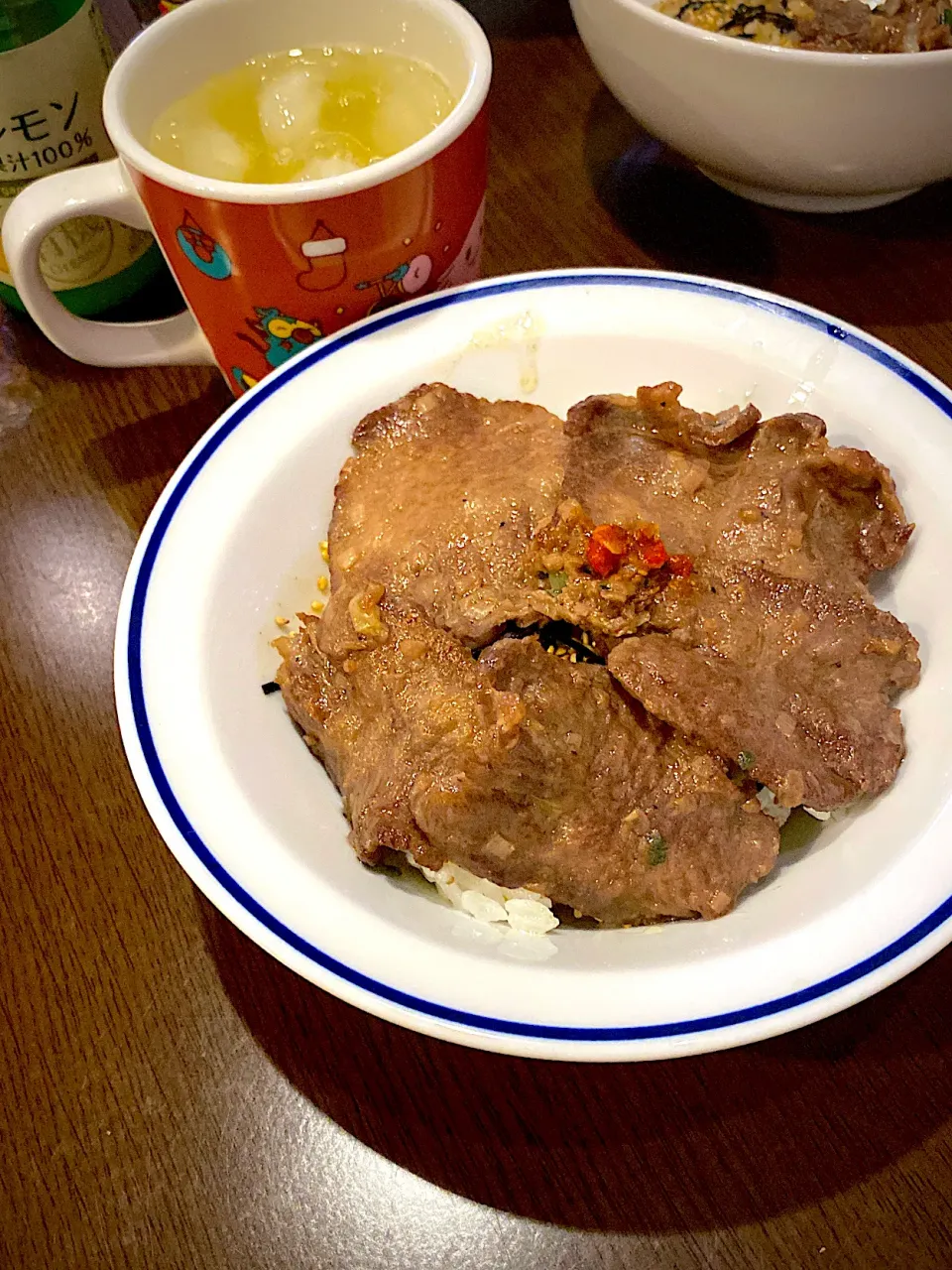 ねぎ塩牛たん焼肉丼　冷茶|ch＊K*∀o(^^*)♪さん