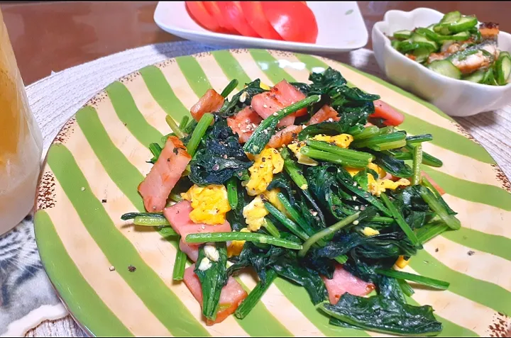 ベーコンとほうれん草炒め🌿

うざく|びせんさん