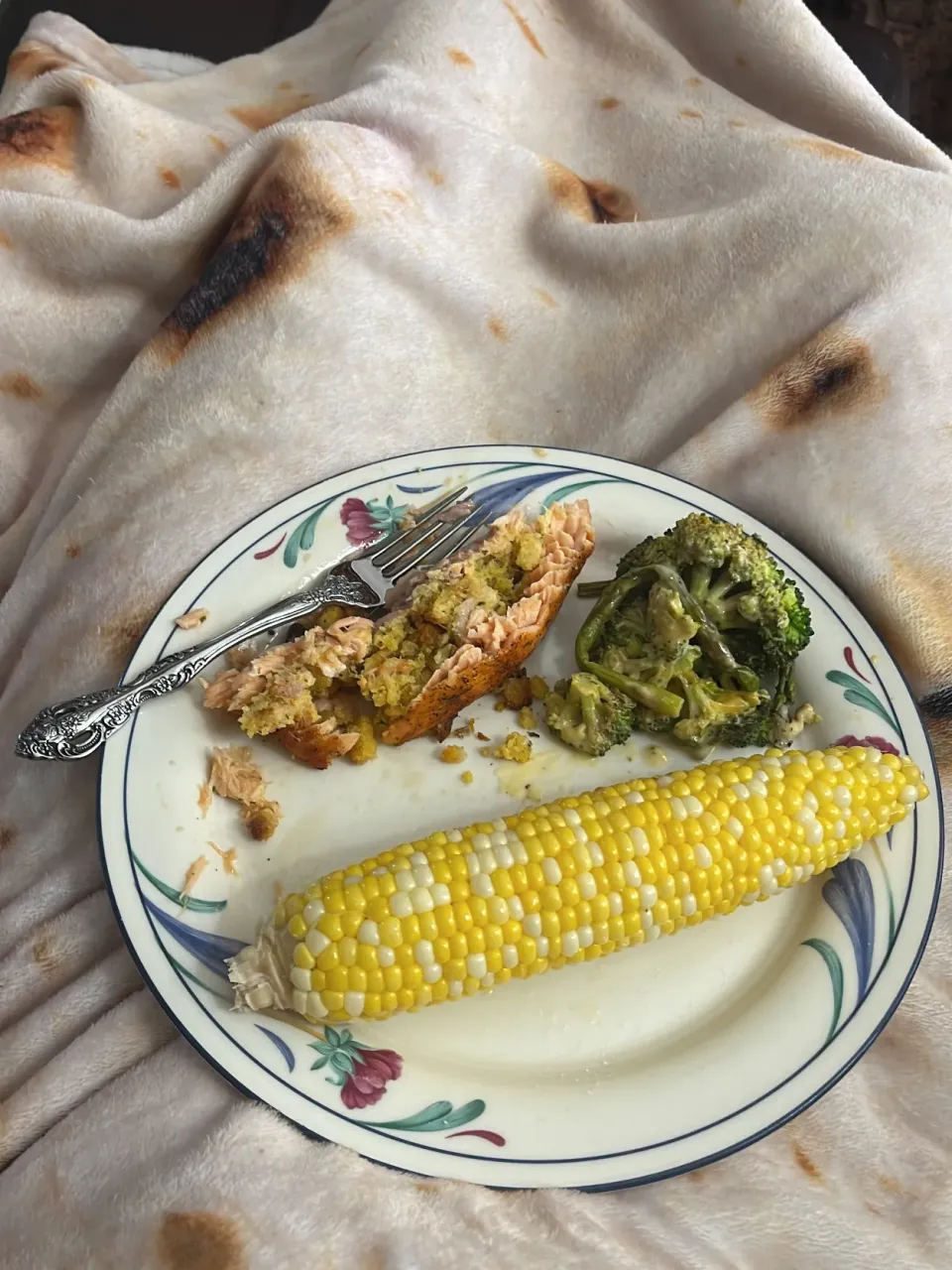 Salmon, cheesy broccoli, and corn|suさん