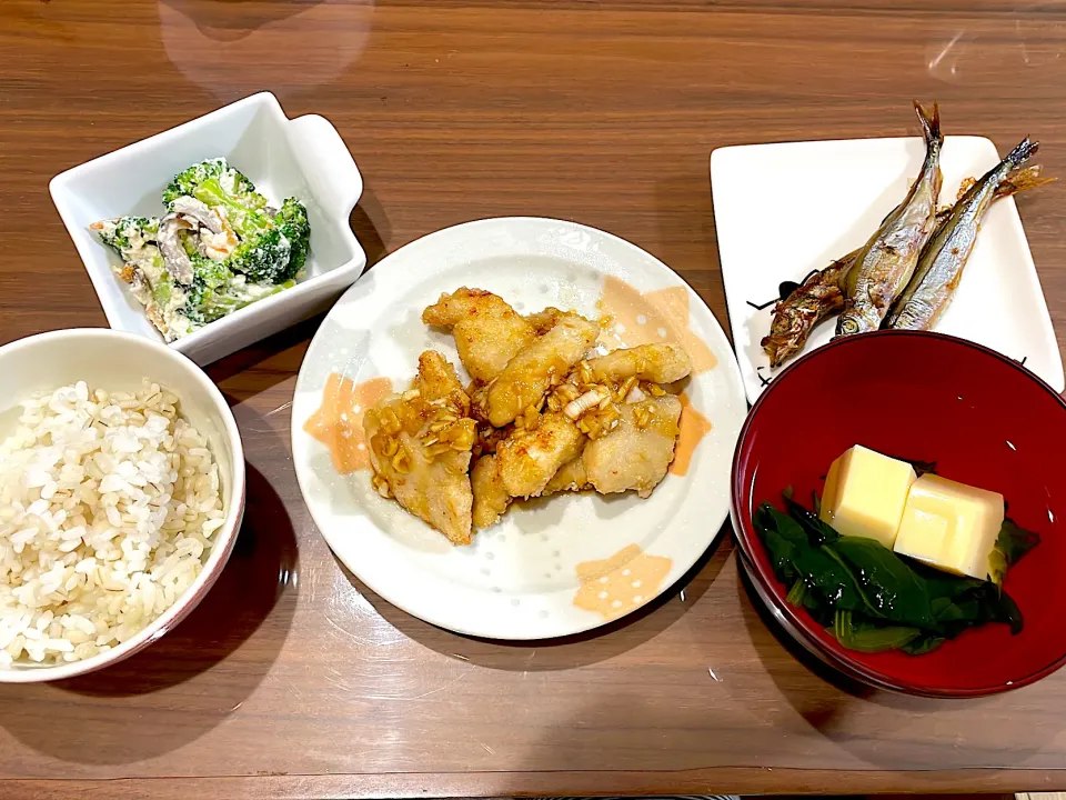 Snapdishの料理写真:鶏むねで油淋鶏　卵豆腐とほうれん草のおすまし　ししゃも　ブロッコリーの白和え|おさむん17さん