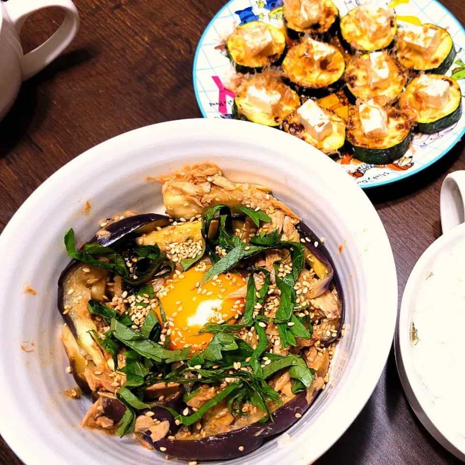 Snapdishの料理写真:ツナ茄子ユッケ丼。|あかねーさんさん