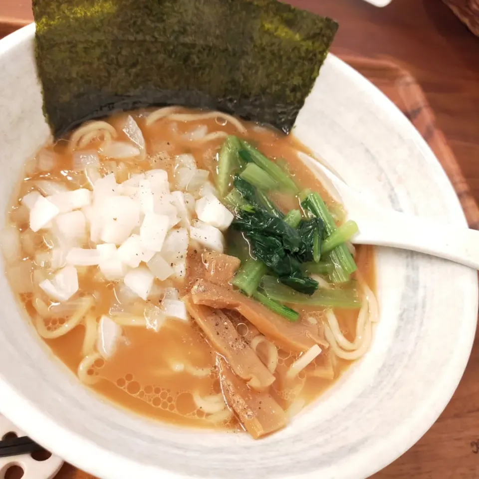 Snapdishの料理写真:豚骨醤油ラーメン|うりさん