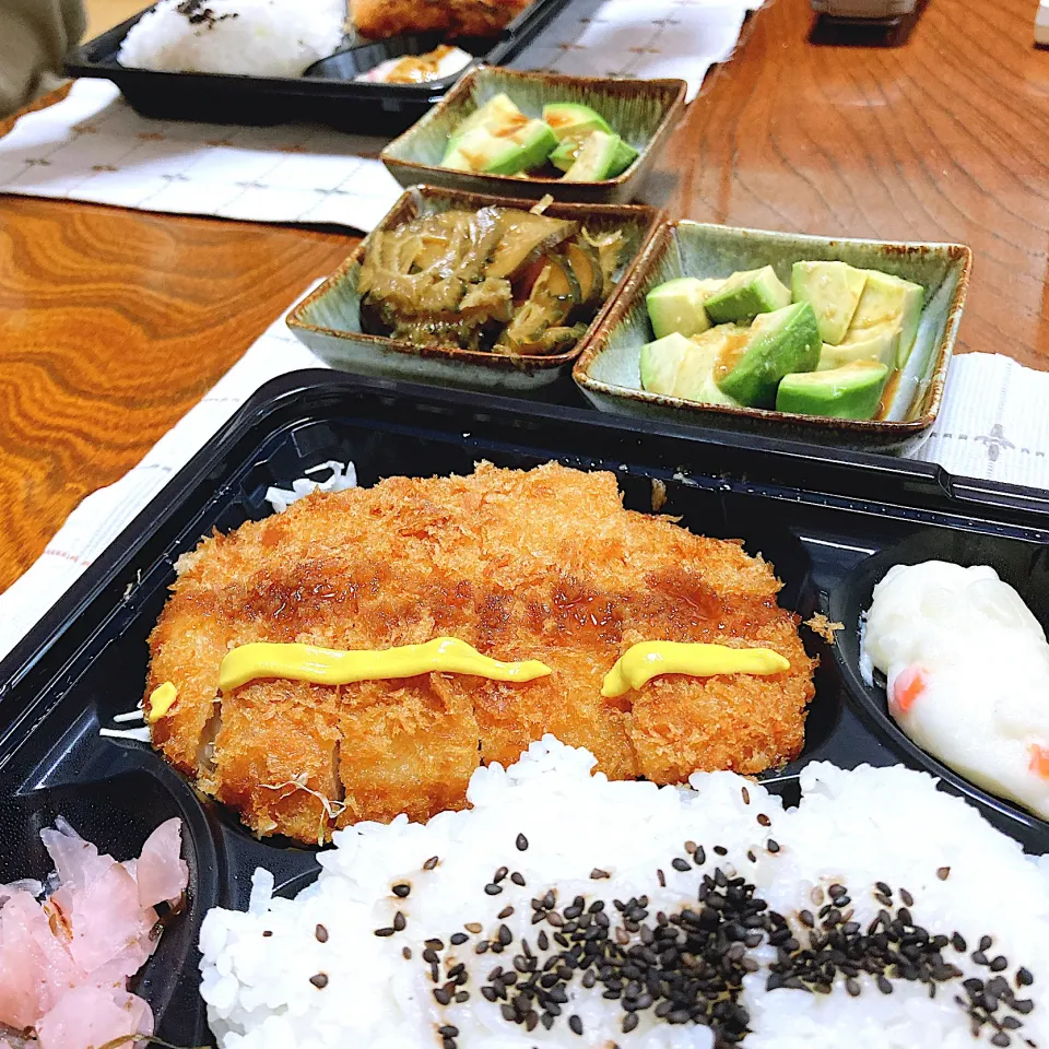 Snapdishの料理写真:とんかつ弁当|akkoさん