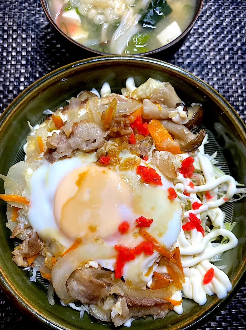 🐷豚の生姜焼きエッグ🍳丼|すくらんぶるえっぐさん