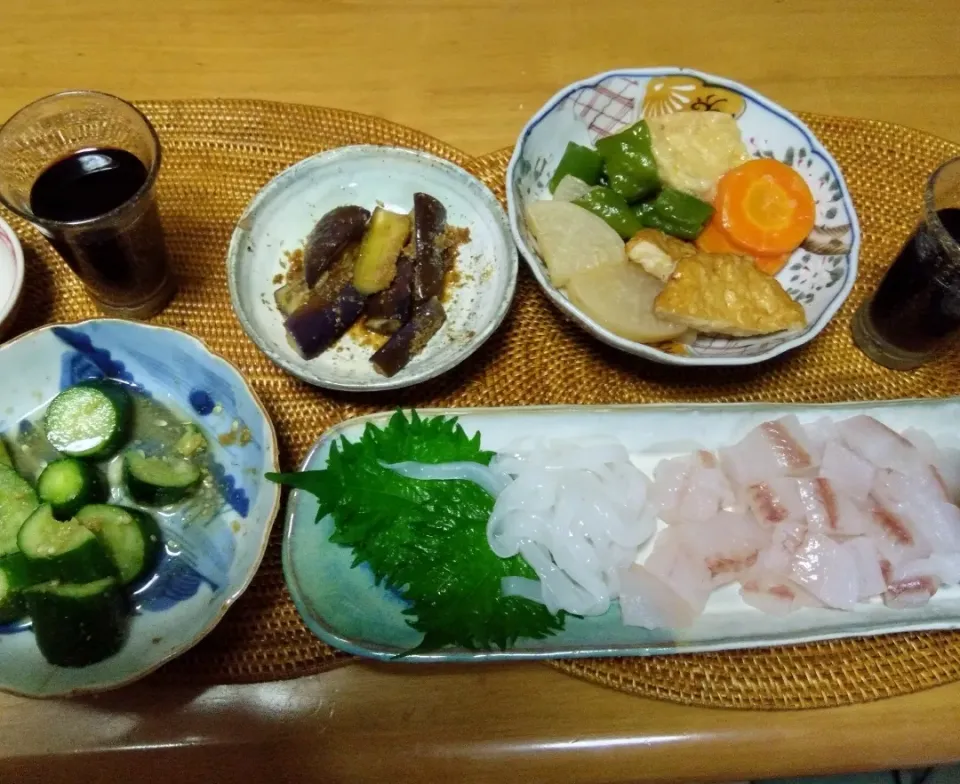 2022.7.27

刺し身  やがら  イカ
ナスの炒め煮
あげ 万願寺 人参 大根等のにもの
キユーリ 山椒|tamikichiさん