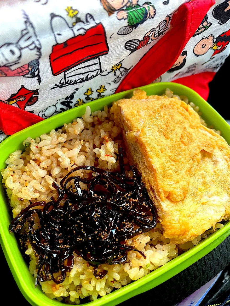 Snapdishの料理写真:#昼飯　子持ち昆布と玉子焼き乗せロウカット玄米肉味混ぜご飯もみ海苔挟み弁当|ms903さん