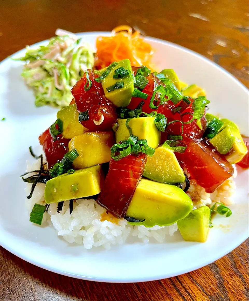 マグロ漬けとアボカド丼🥑|凛さん