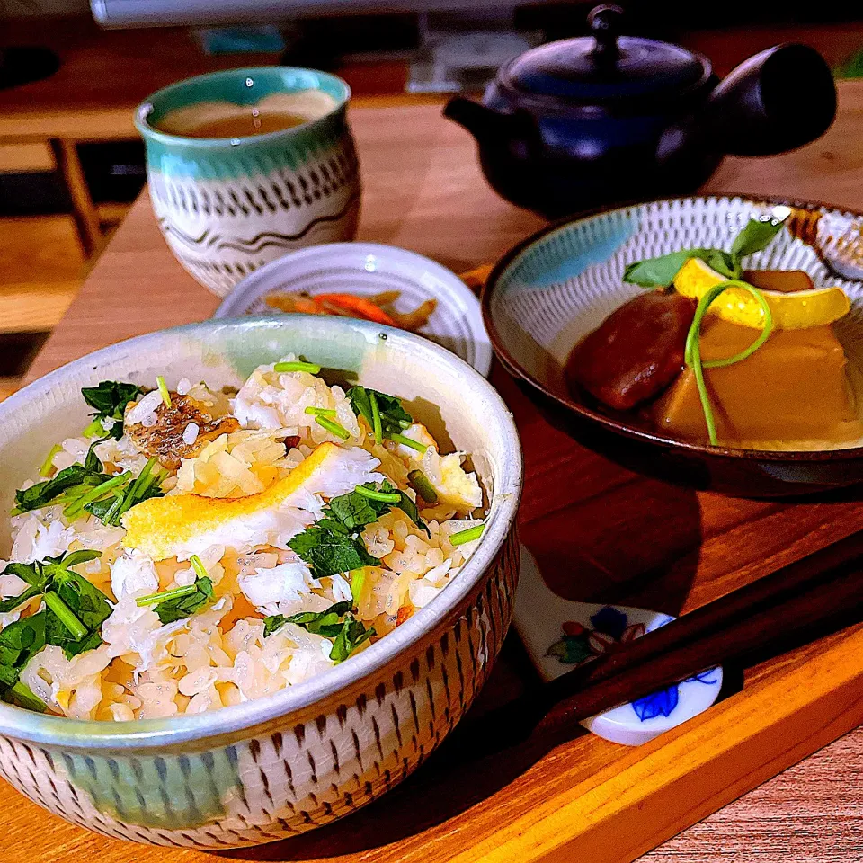 炊飯器でふっくら美味しい　🍚🐟炊き込み鯛めしと胡麻豆腐のお吸い物😋|Sの食卓さん