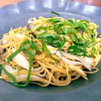 Snapdishの料理写真:なすと舞茸と大葉のパスタ|キッチンハンドたくさん