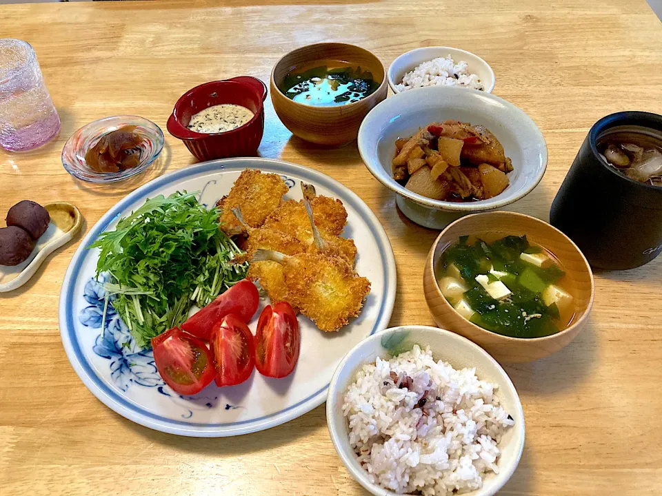 昨日の晩御飯💓キスのフライ(紫蘇入りタルタルで)、大根と手羽中の甘辛煮、お豆腐とわかめのお味噌汁、雑穀米ご飯、奈良漬、頂き物のお団子|さくたえさん