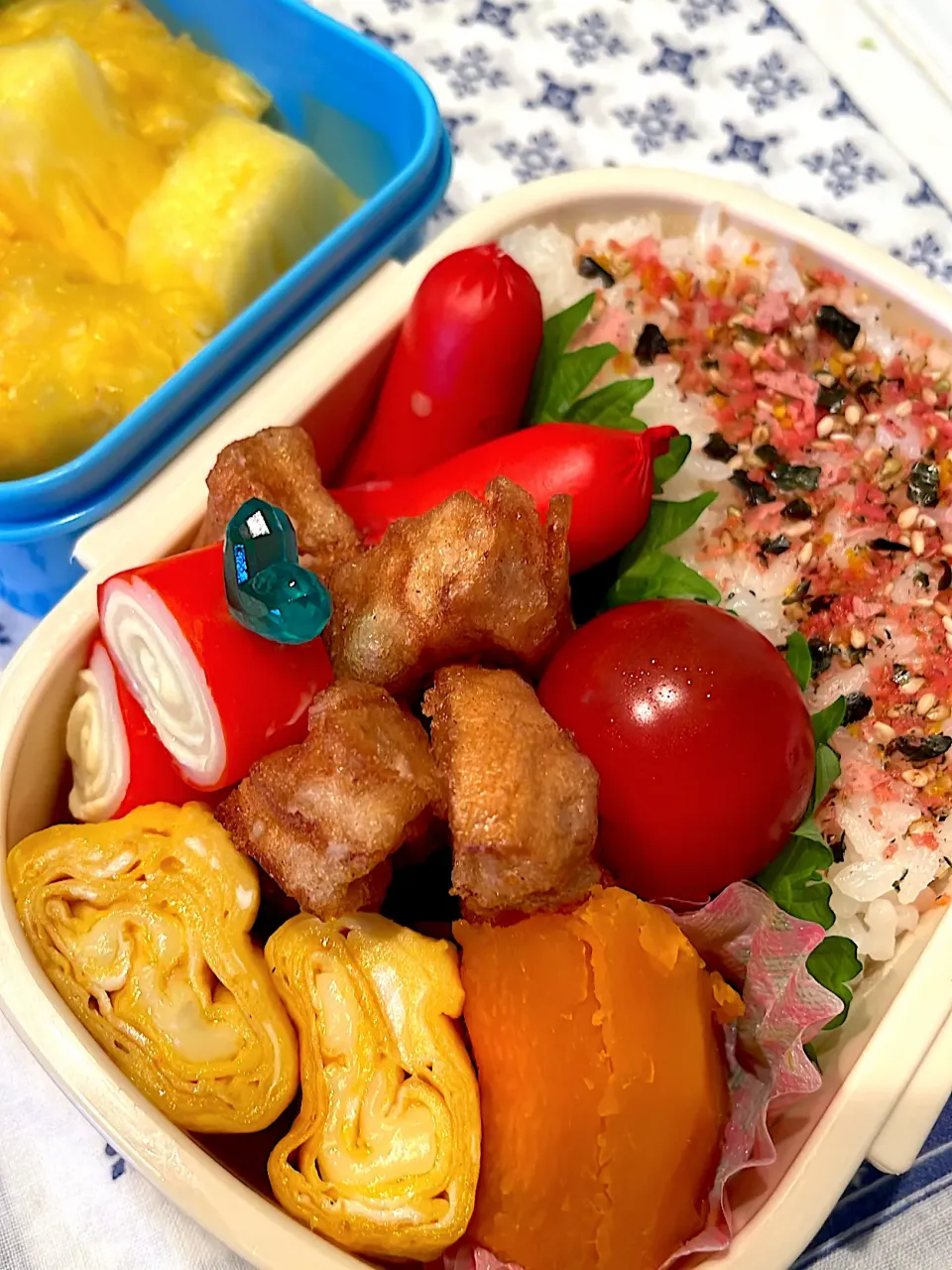 Snapdishの料理写真:車麩の唐揚げ弁当|雑草シェリーさん