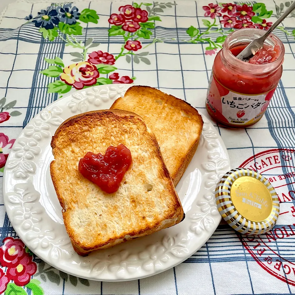 真っ赤なハート♥️いちごバタートースト|Ｌilicaさん