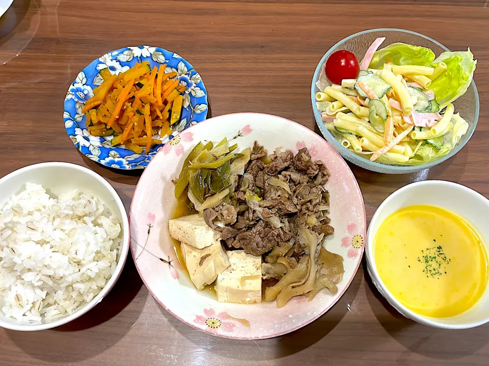 Snapdishの料理写真:肉豆腐　冷製かぼちゃのポタージュ　マカロニサラダ　人参とかぼちゃのごまきんぴら|おさむん17さん