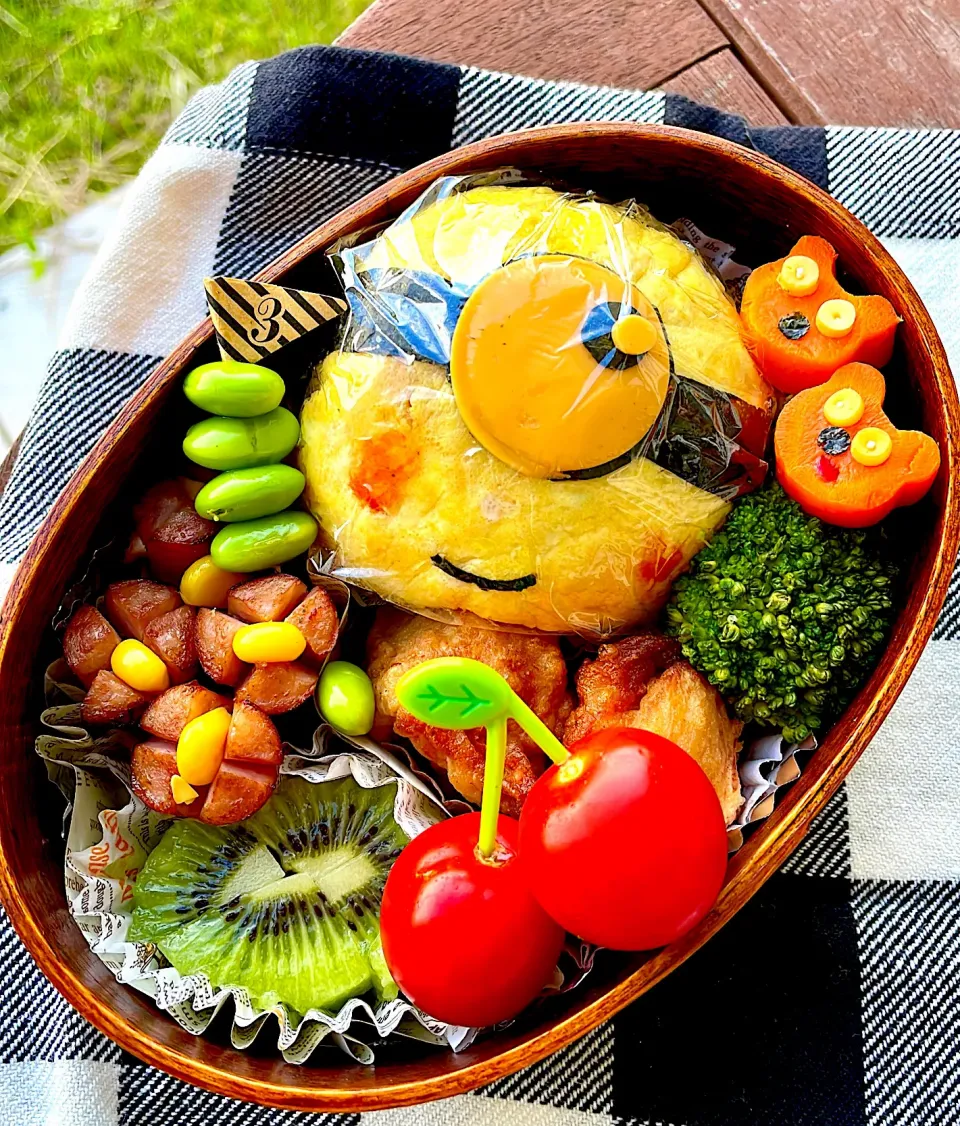 Snapdishの料理写真:Flowerさんの料理 ミニオンズおにぎり🍙|Flowerさん