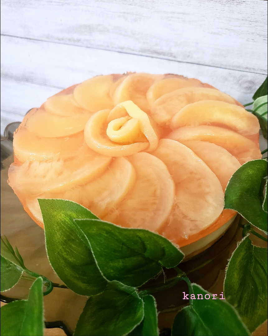 桃コンポートゼリーonレアチーズケーキ