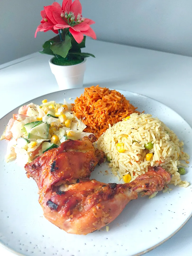 Fried rice,jollof rice, roast chicken&salad|Mosh-Bさん