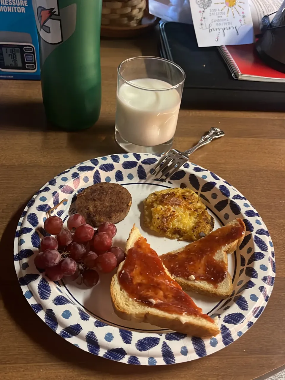 Grits patty,sausage, toast, and grapes|suさん