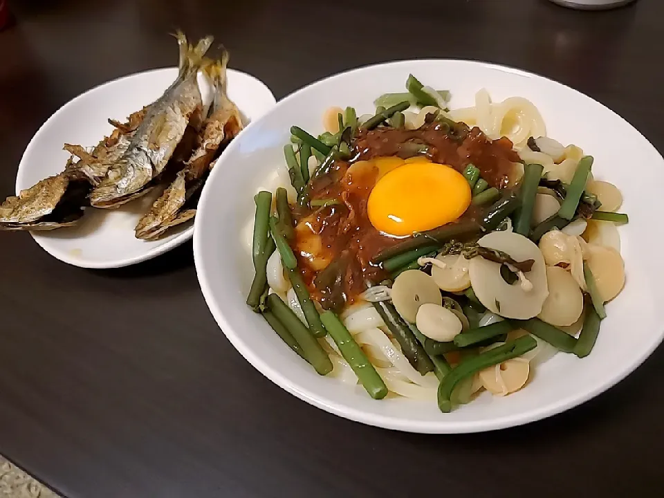 Snapdishの料理写真:山菜うどんとあじ唐揚げ|あつしさん