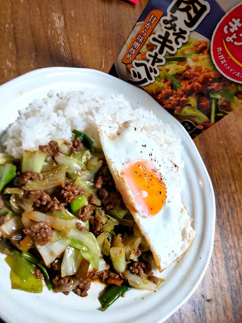 「勝ち飯」スタミナ丼‼️
肉みそキャベツのロコモコ丼|たつかばさん