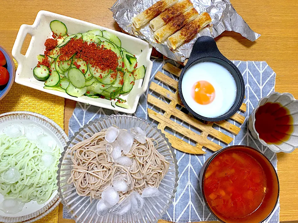 ざるそば、オリーブそうめん🫒、ミネストローネ🍅、中華きゅうり🥒、焼きちくわ|1614さん