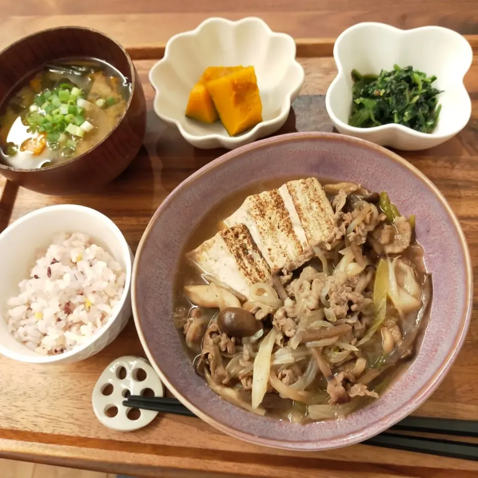 Snapdishの料理写真:肉豆腐
ほうれん草胡麻和え
かぼちゃ煮
大根と人参の味噌汁
雑穀ごはん|うりさん