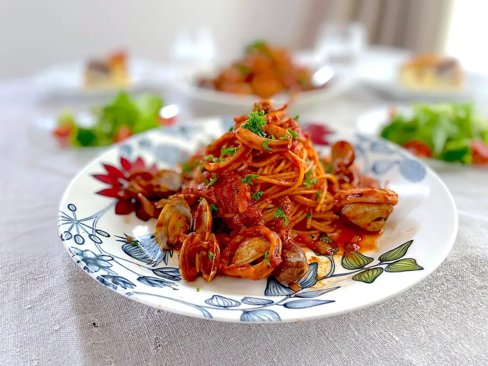 イカとアサリのトマトソースパスタ|ゆかりさん