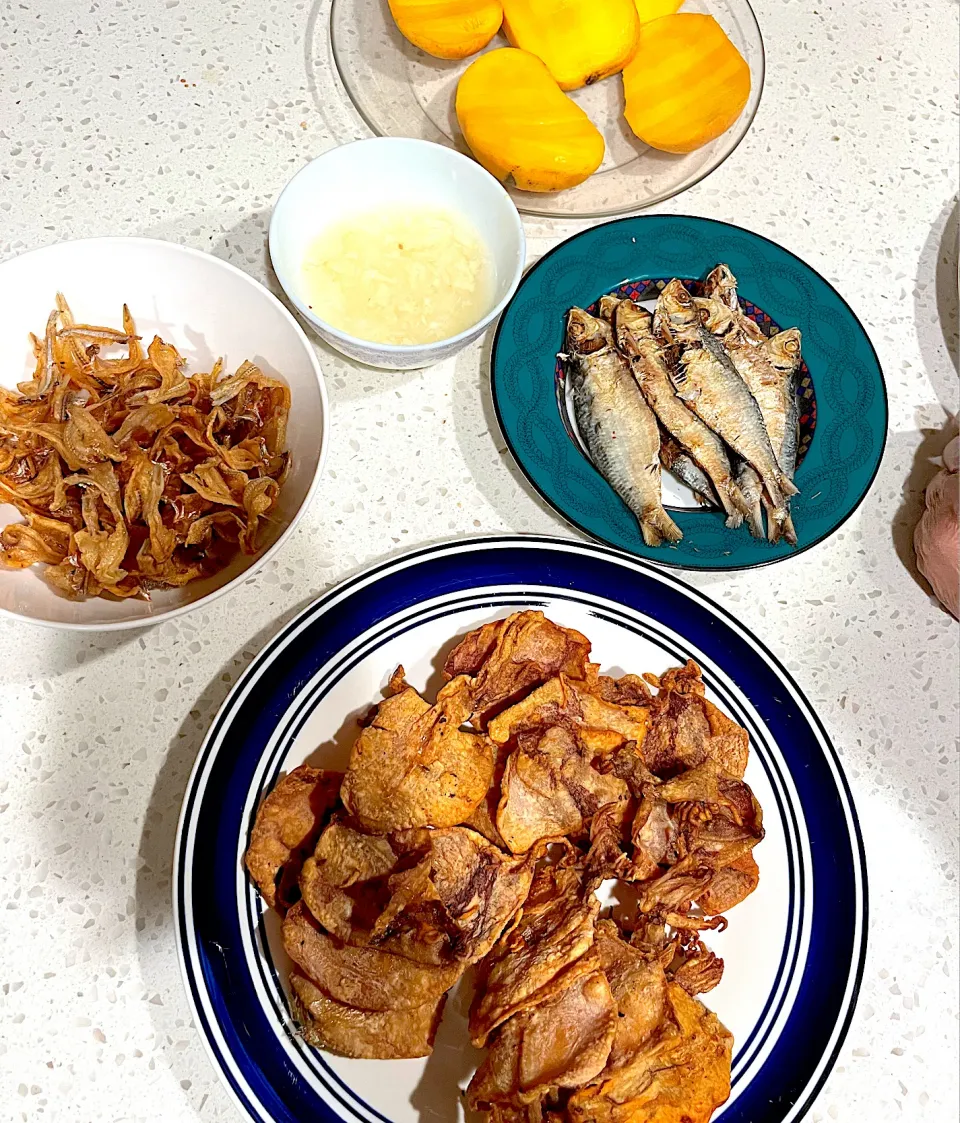 Snapdishの料理写真:Filipino dried fish - pusit - squid, tuyo, dilis - mini anchovies,  Fry when ready to eat😀|🌺IAnneさん