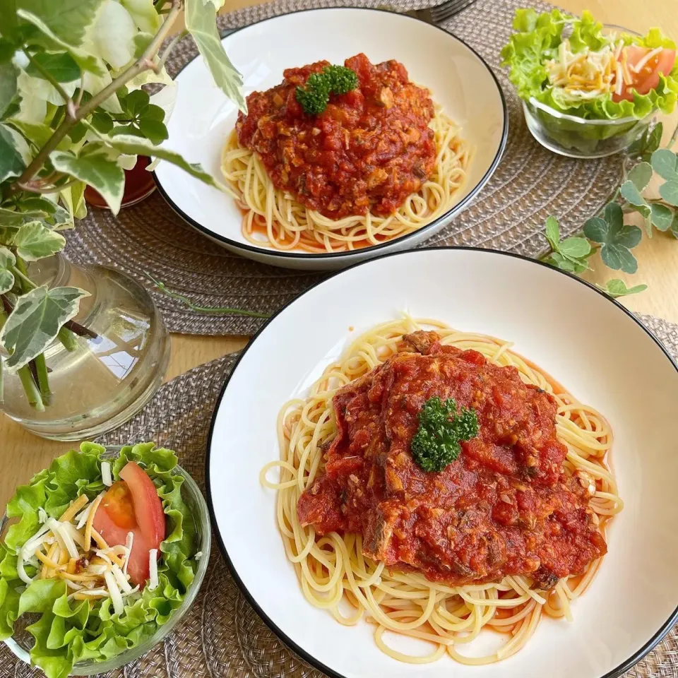 Snapdishの料理写真:7/30❤︎サバとガーリックのトマトパスタランチ🌱🍝|Makinsさん