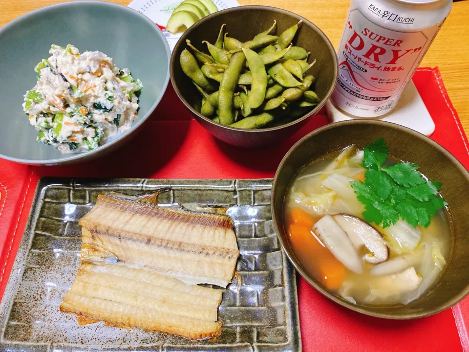 太刀魚の開き干し
鶏けんちん汁
小松菜の白和え
山形から届いただだちゃ豆|naoさん