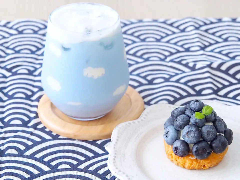 Butterfly Pea Latte & Blueberry Keto Scone|Misstyさん