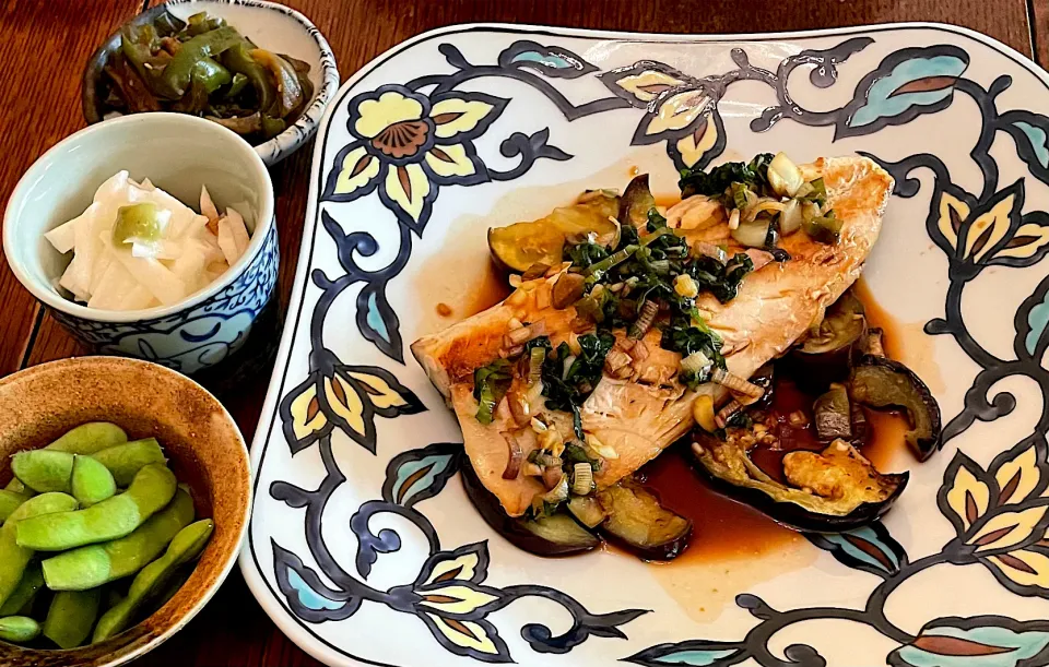 晩ごはん♯焼き鯖♯香味野菜乗せ♯枝豆♯とろろ芋|小松菜さん