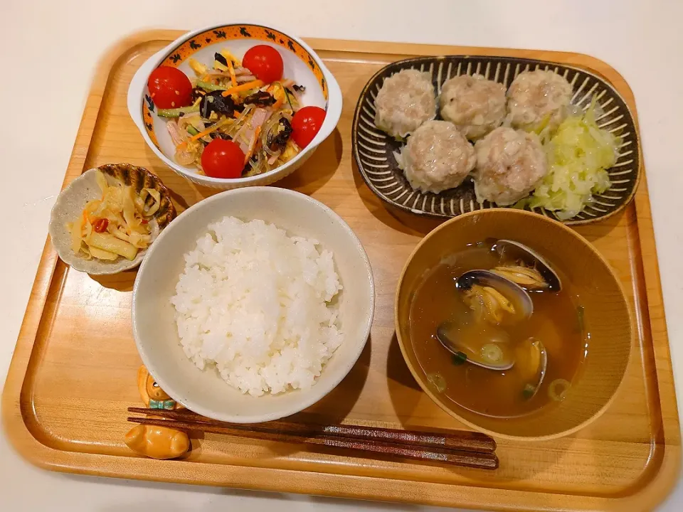 焼売、春雨サラダ、穂先メンマのラー油掛け、あさりの味噌汁|sorsmdさん