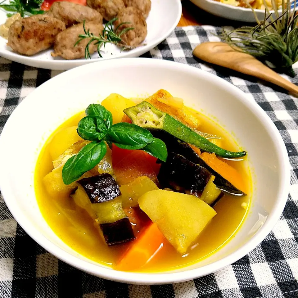 fumfumさんの料理 夏野菜とお揚げの和風カレースープ|とまと🍅さん