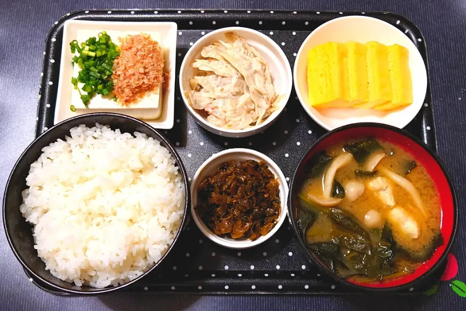 今日の朝ごはん（栃木県産コシヒカリに厚焼き玉子、ゴボウサラダ、冷奴、ショウサイフグと筒菜（空芯菜）のみそ汁、明太高菜）|Mars＠釜飯作り研究中さん