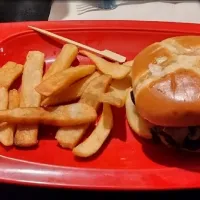 Steak house burger from Red Robin.|Pheonix Piggyさん