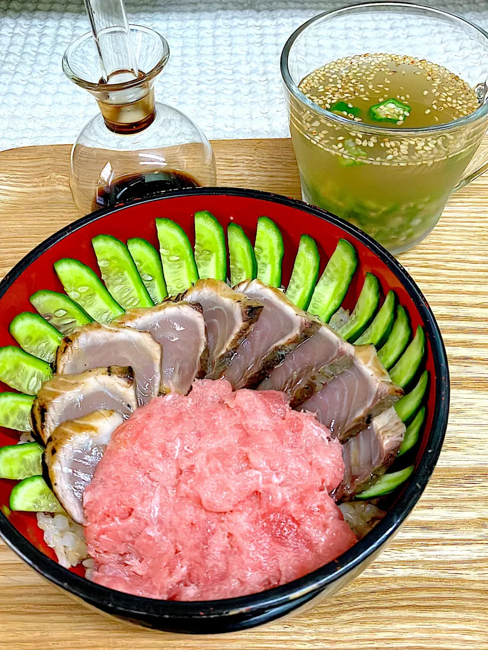 Snapdishの料理写真:海鮮丼とオクラの冷製スープ|marichさん