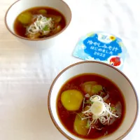 Snapdishの料理写真:夏の冷やしみそ汁　きゅうりの赤だし|らんさん