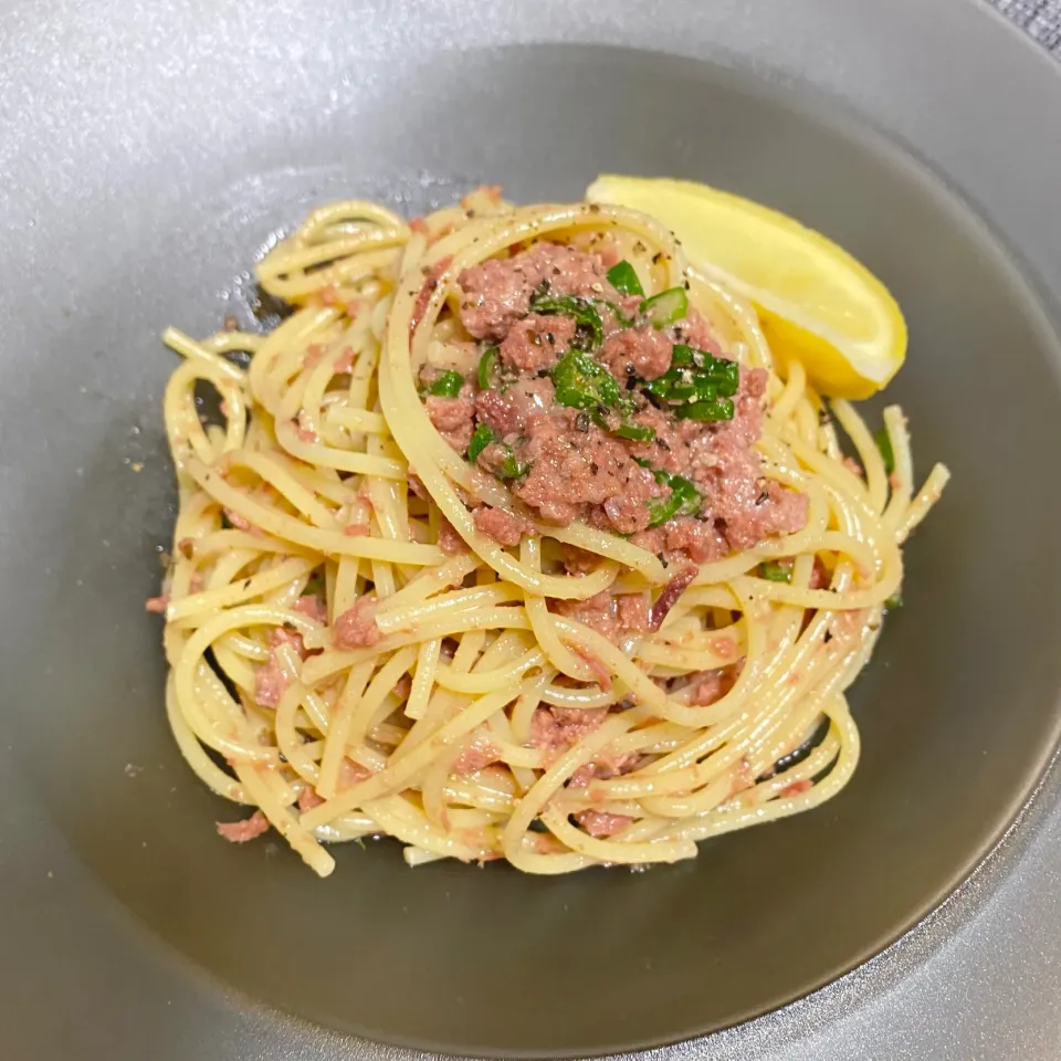 コンビーフと青唐辛子のパスタ|OLの気ままご飯🍽さん