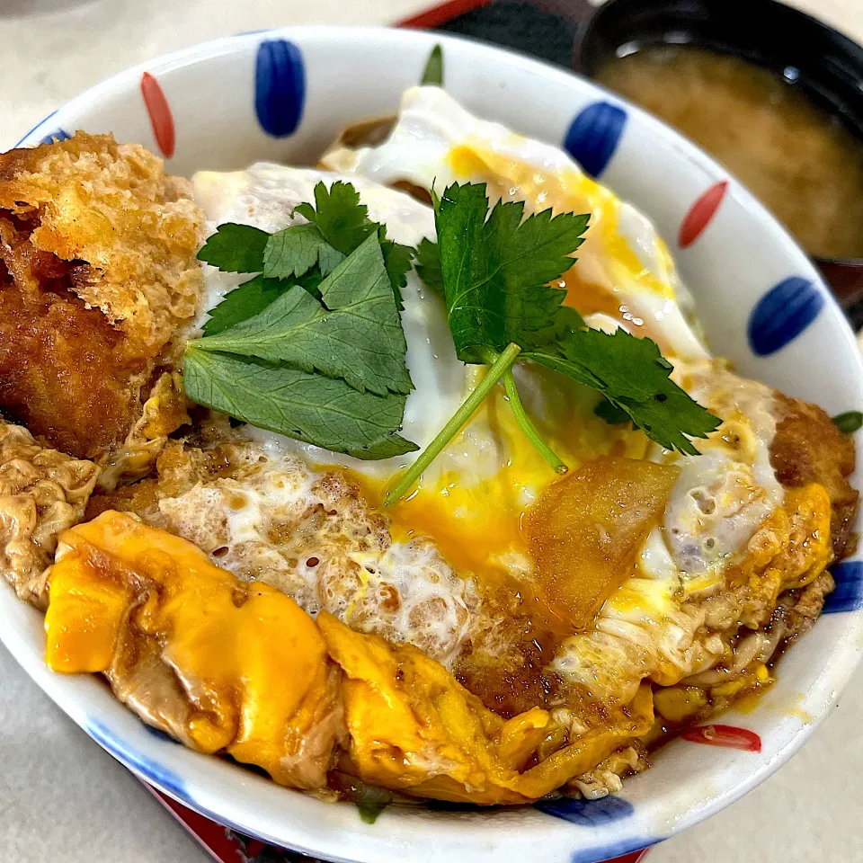 Snapdishの料理写真:カツ丼@後楽(葉山町)|塩豚骨さん