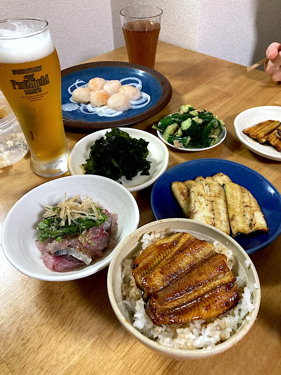 家で白焼きと蒲焼き、北海道大粒ホタテカルパッチョ、尺鯵と紫蘇胡麻油和え|小次郎さん