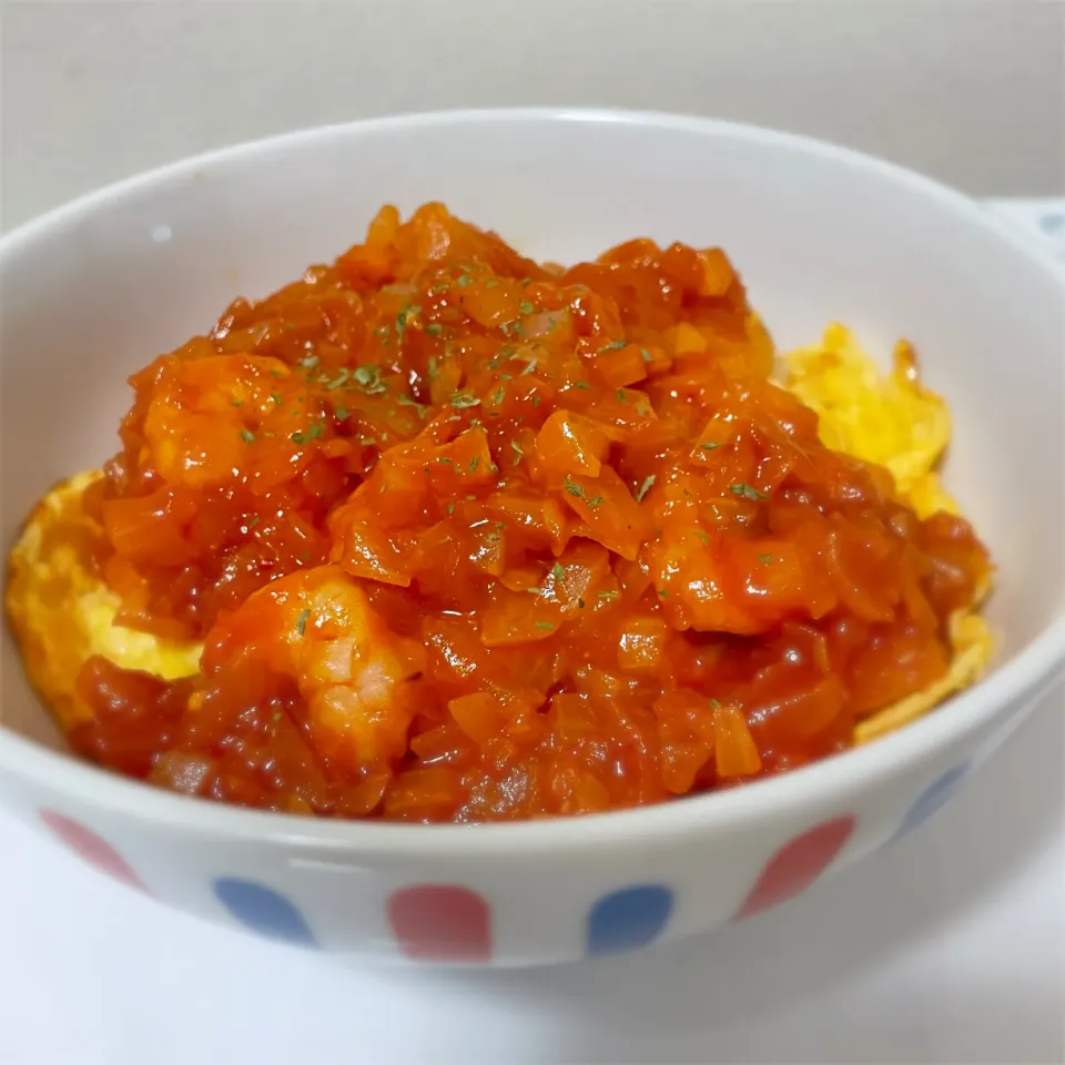 Snapdishの料理写真:エビチリ卵丼🍤🥚🍚|りさこさん