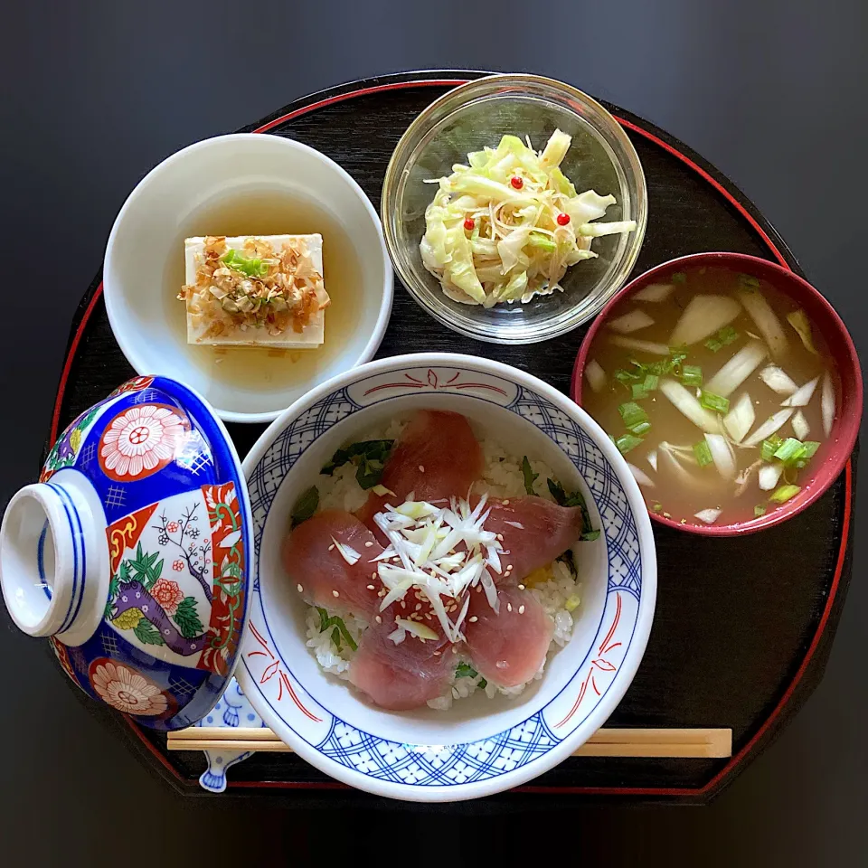 Snapdishの料理写真:まぐろ丼定食|Kさん