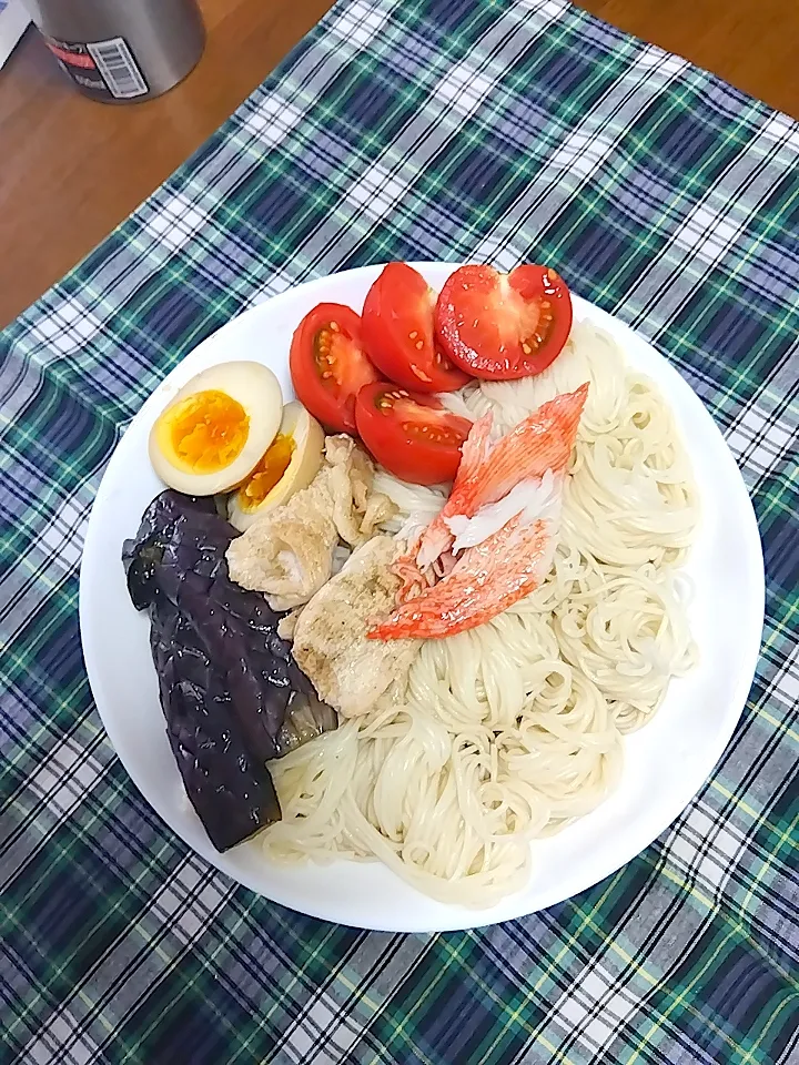 Snapdishの料理写真:朝の素麺
茄子の煮びたし、味玉|すぽっくさん