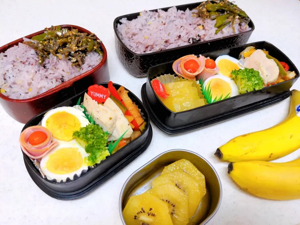 Snapdishの料理写真:今日のお弁当☆裏切らないゆで卵はめちゃ便利。時間短縮です。✤雑穀米、ししとうとじゃこの甘辛煮、ゆで卵、ブロッコリー、ロースハムマヨトマト、チキンサラダ、カラフルパプリカとちくわの甘酢炒め、ゴールデンキゥイ、バナナ✤さて、今日も一日頑張ろう。|yuriさん