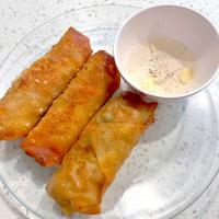 Fried eggroll with vinegar dipping sauce